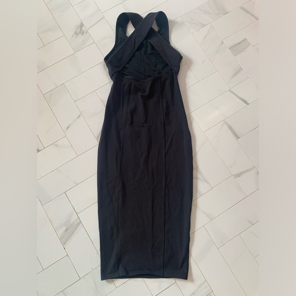 Lululemon perfect condition picnic play dress.  Black size 4 - Picture 3 of 4